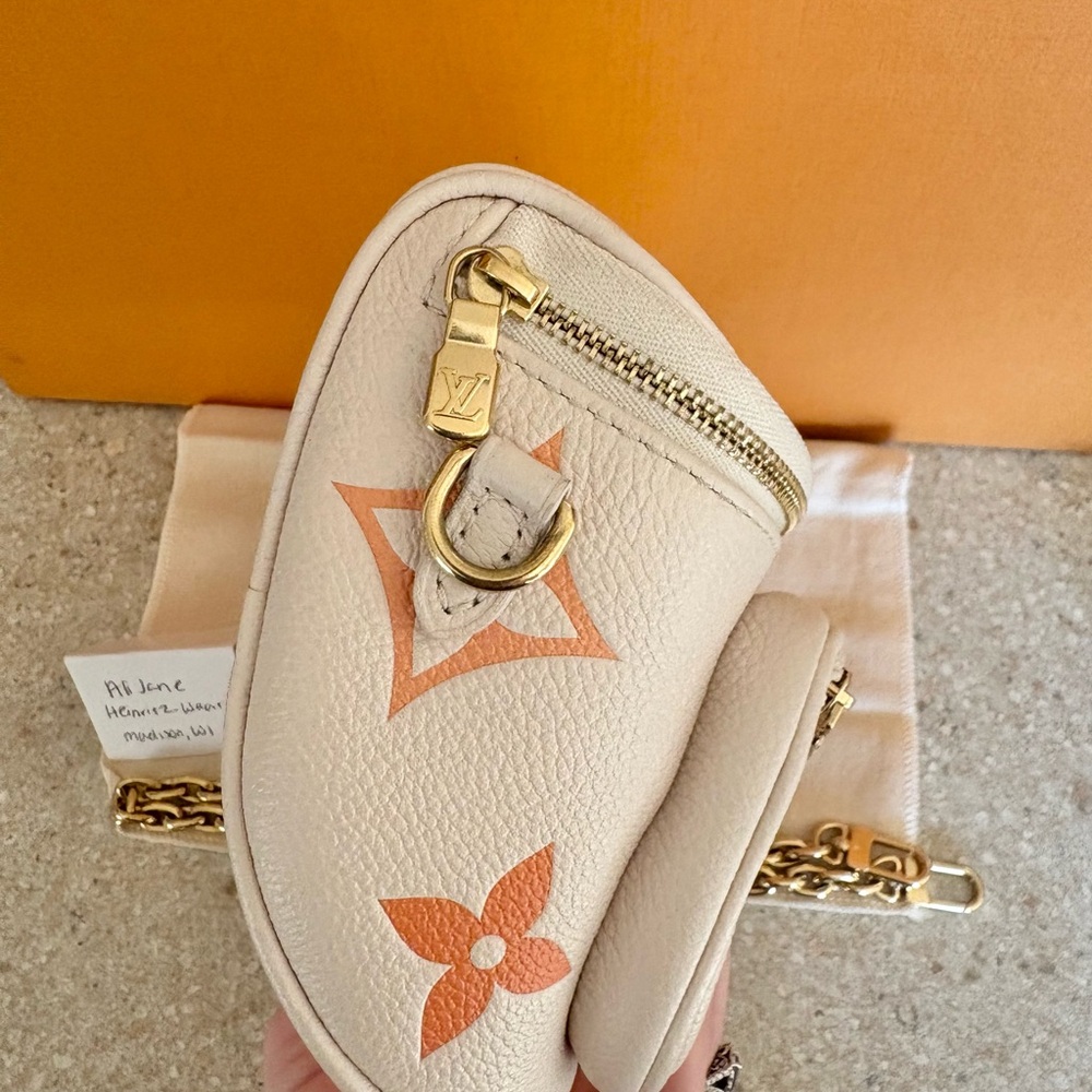 🩷sold🩷Louis Vuitton Mini Bumbag By the Pool - Picture 7 of 15